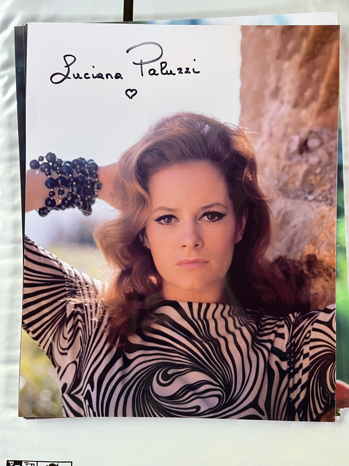 LUCIANA PALUZZI, Bond Girl, autograph