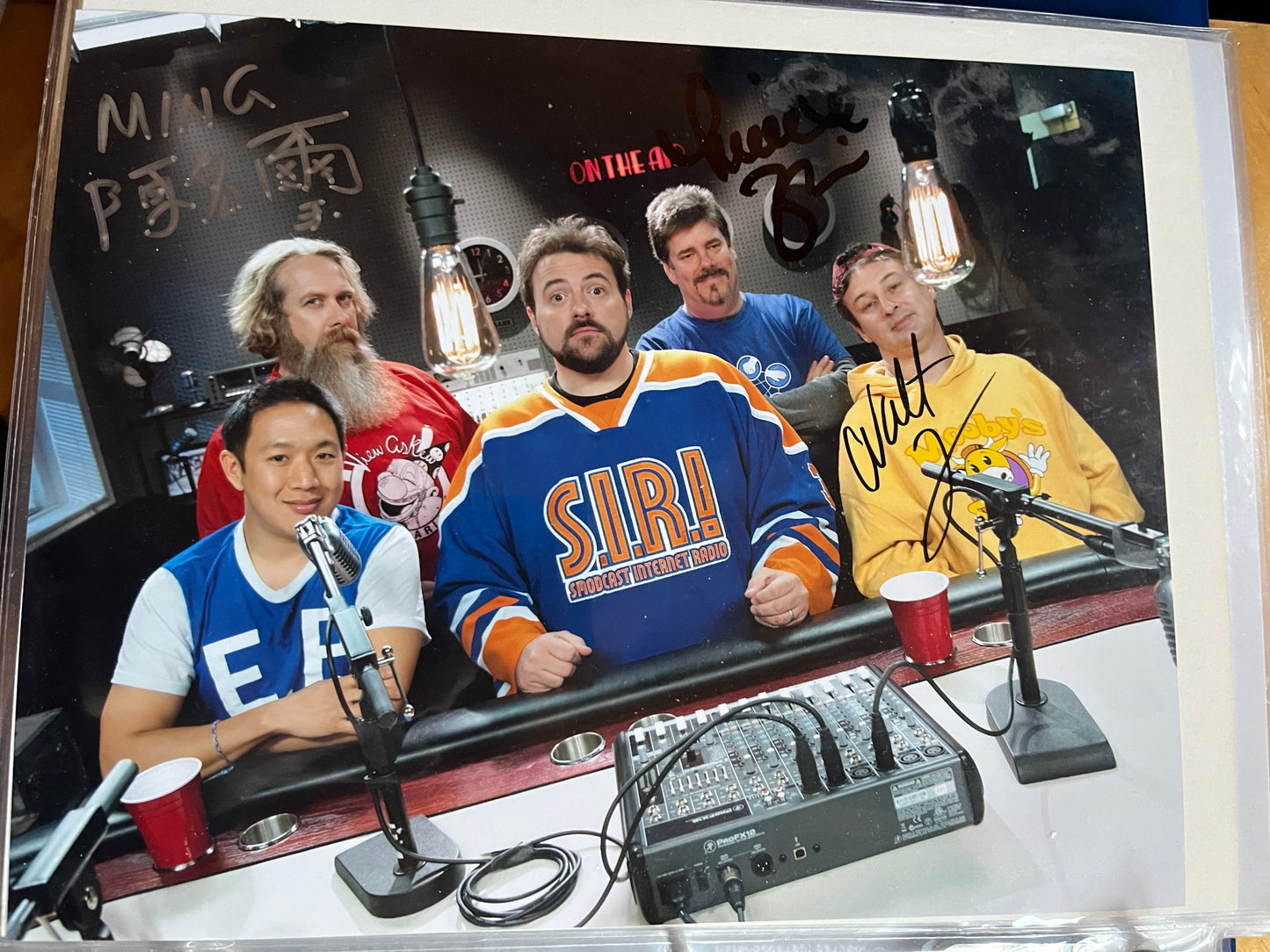 COMIC BOOK MEN (cast photo) multiple autographs