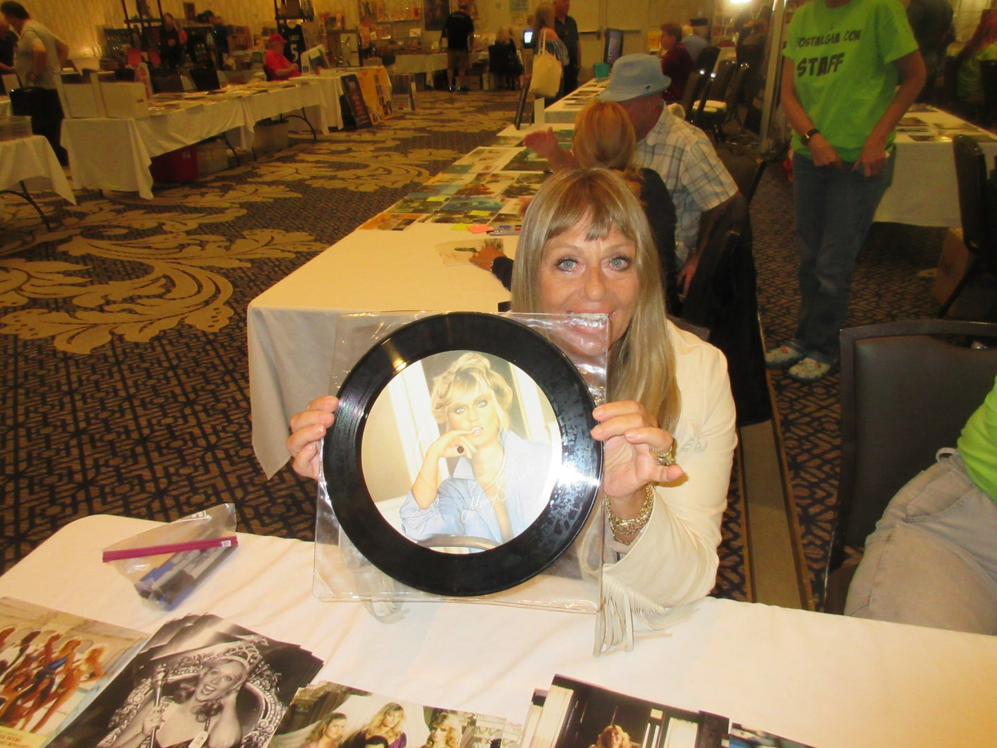 MARY STAVIN, 007 James Bond girl, autograph