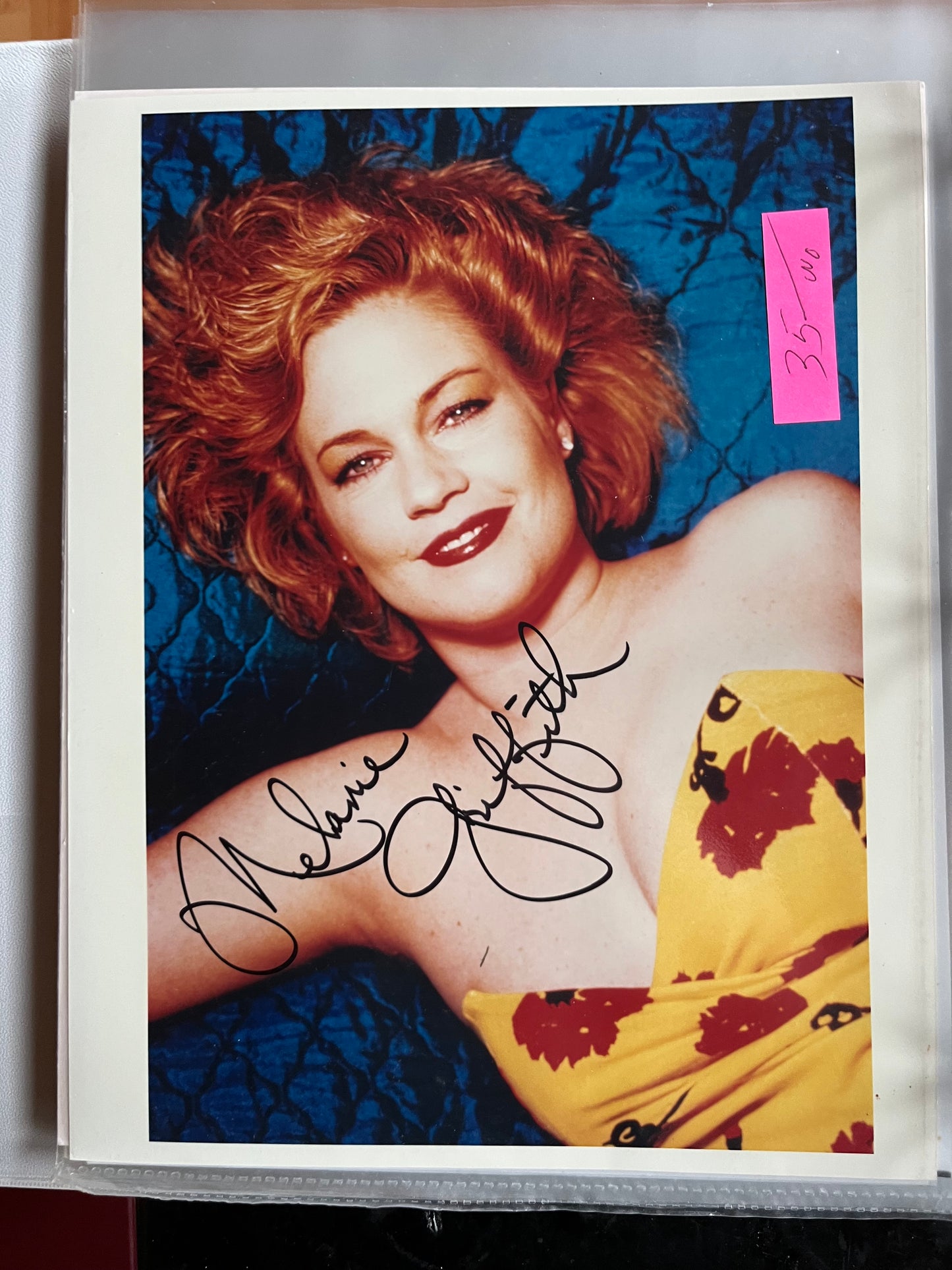 MELANIE GRIFFITH, autograph