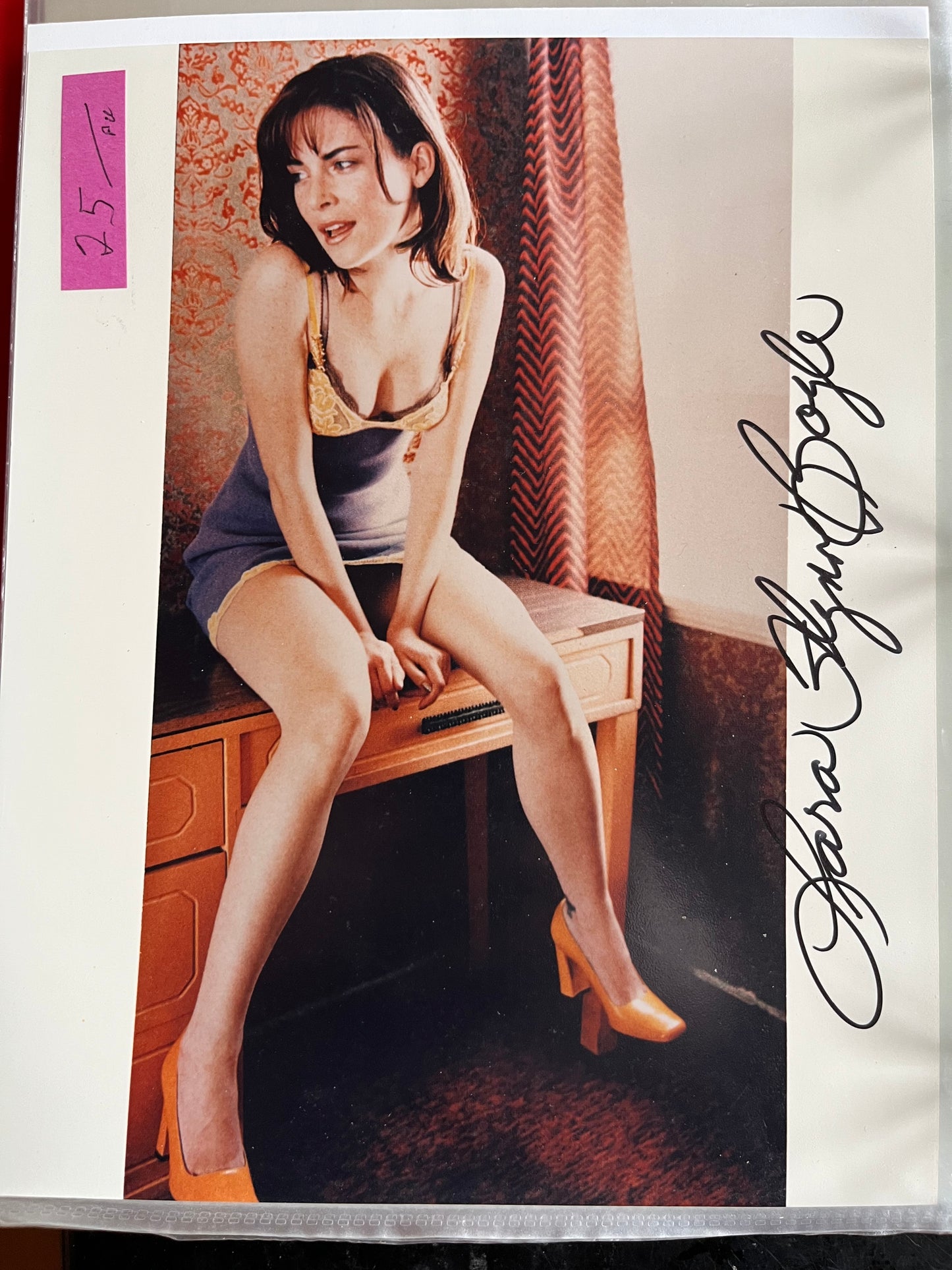LARA FLYNN BOYLE, autograph