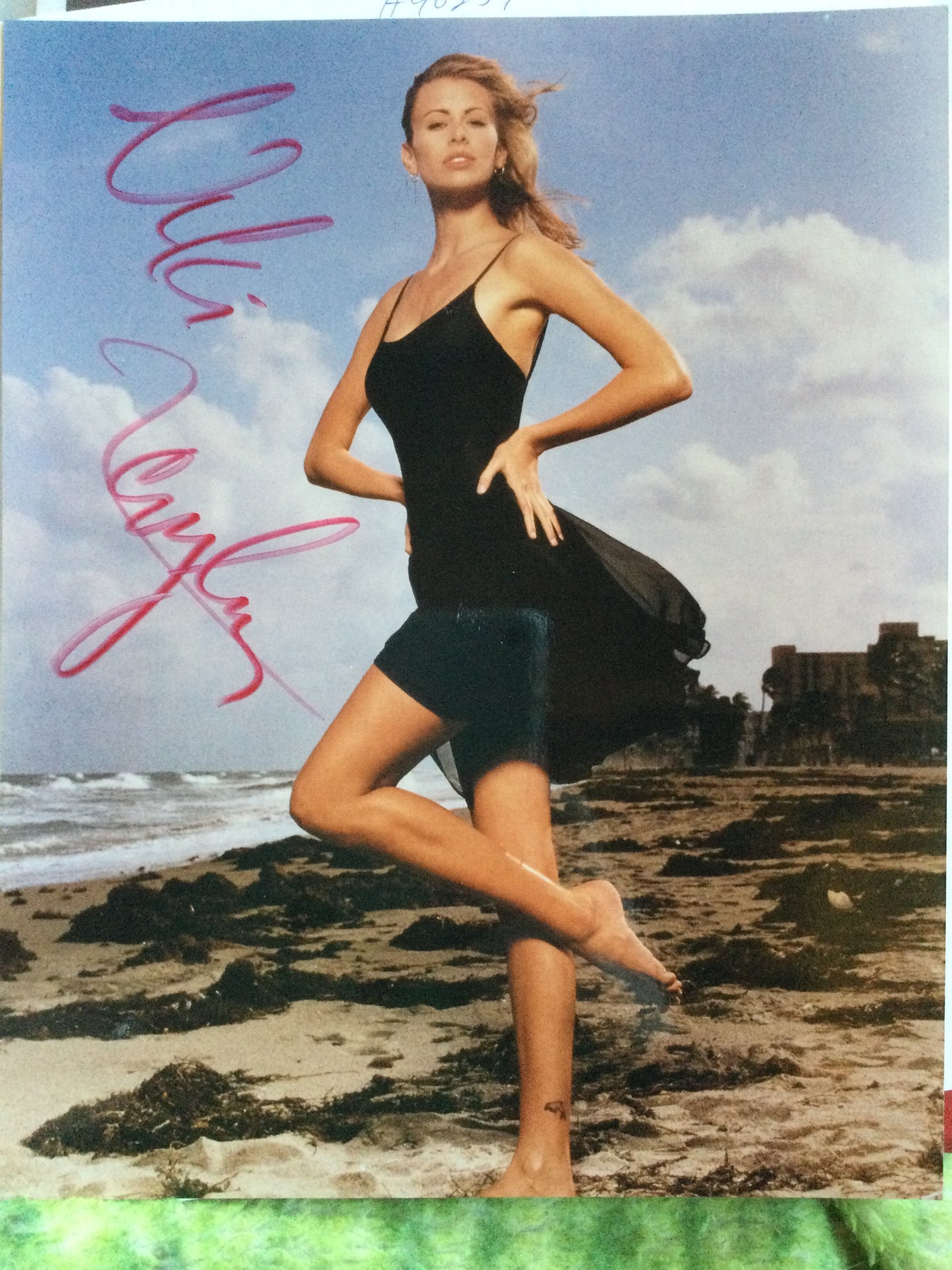 NIKKI TYLER, autograph