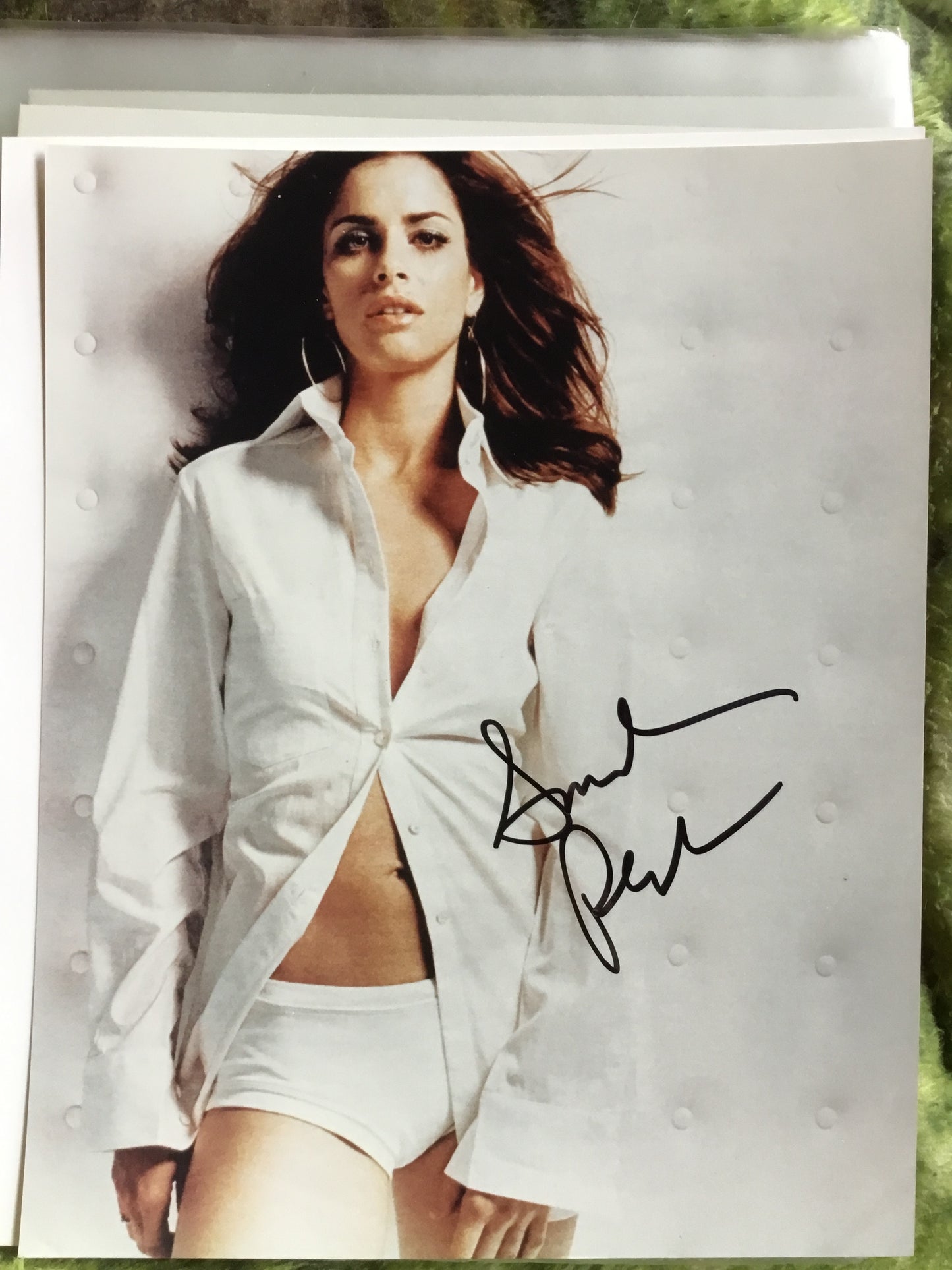 AMANDA PEET, autograph