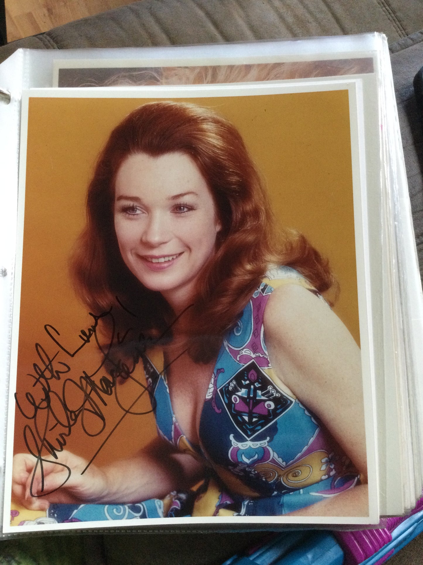 SHIRLEY MacLAINE, autograph