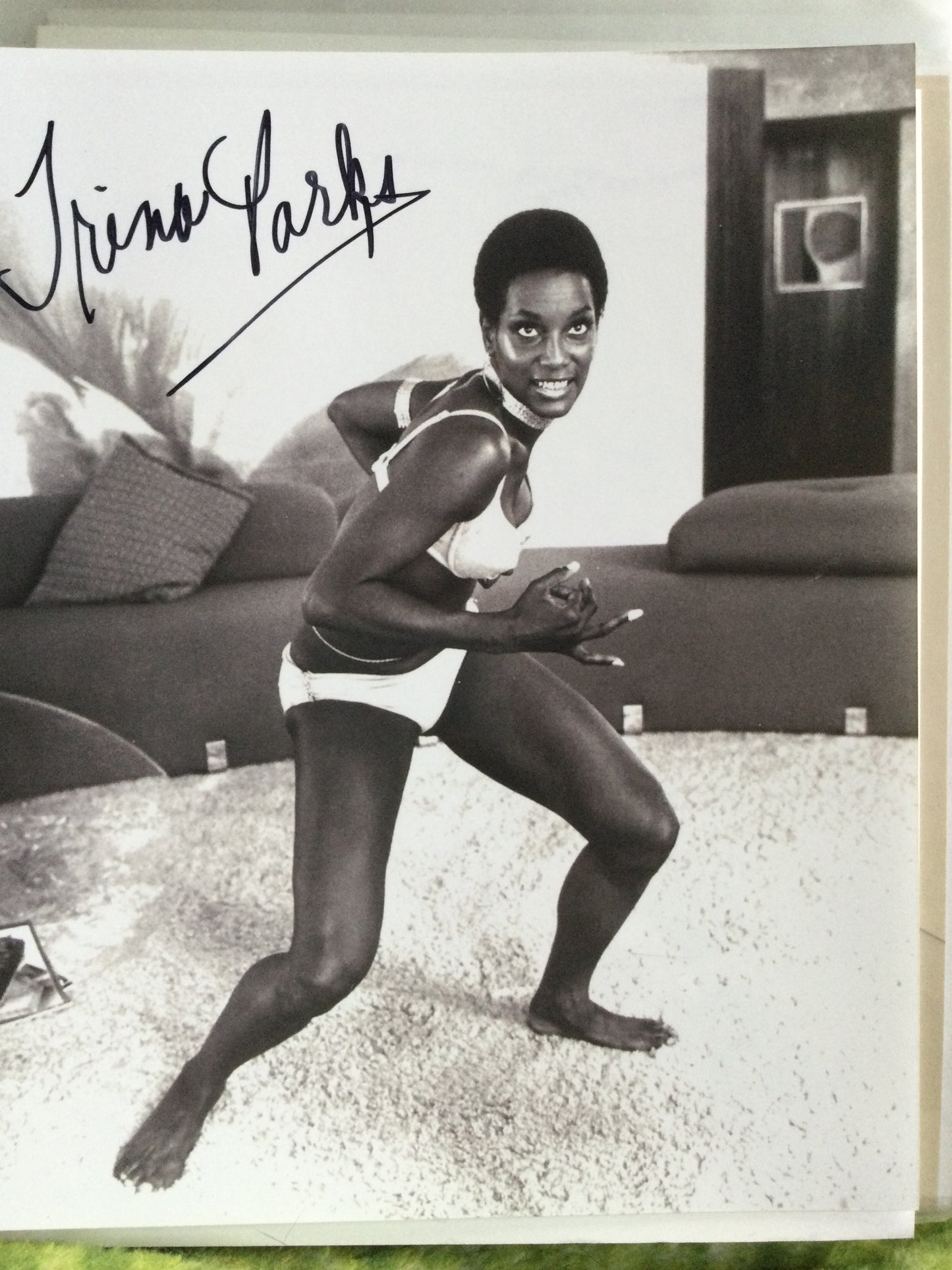 TRINA PARKS, Bond girl, autograph