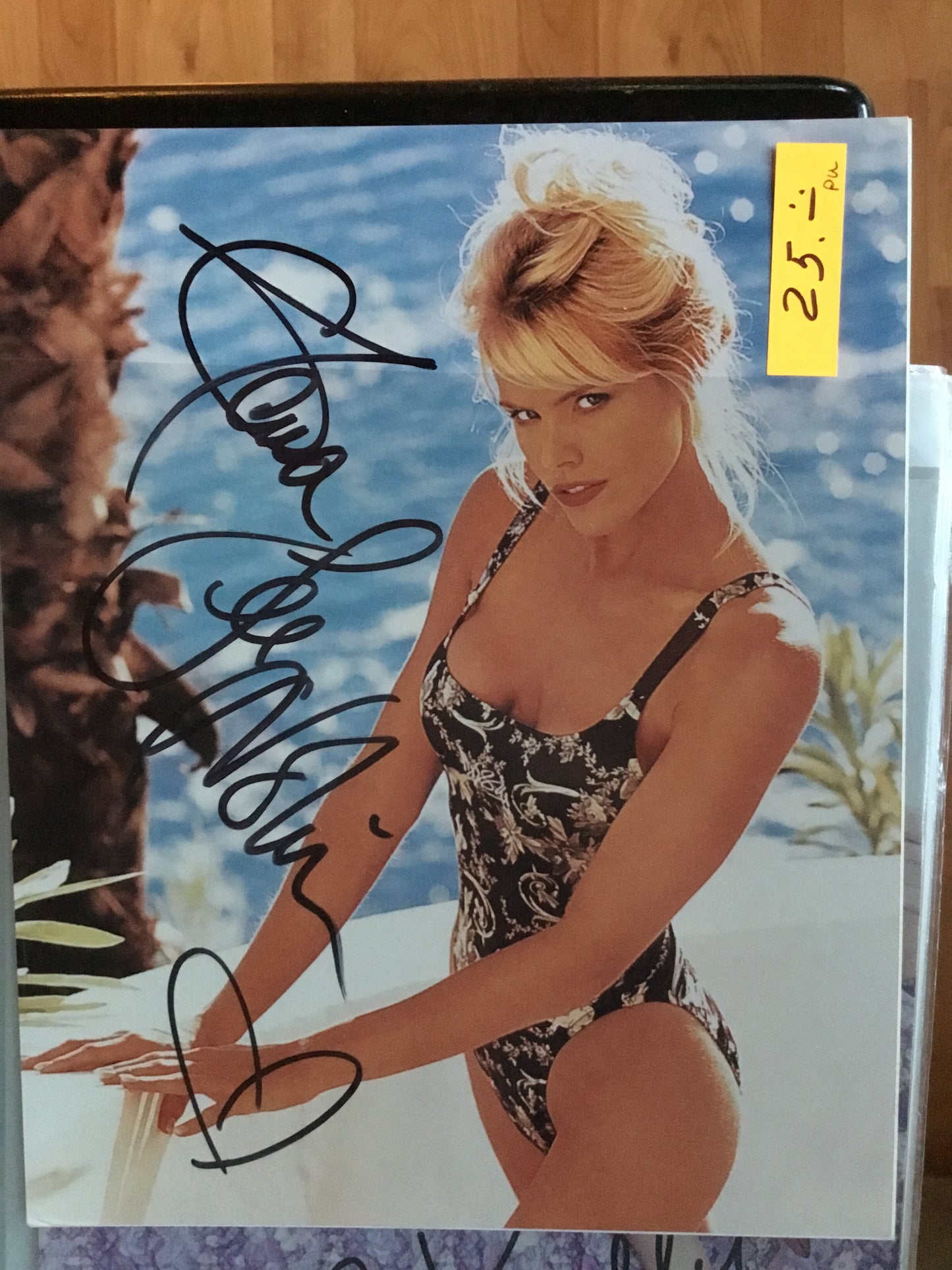 Gen Lee Nolan, autograph