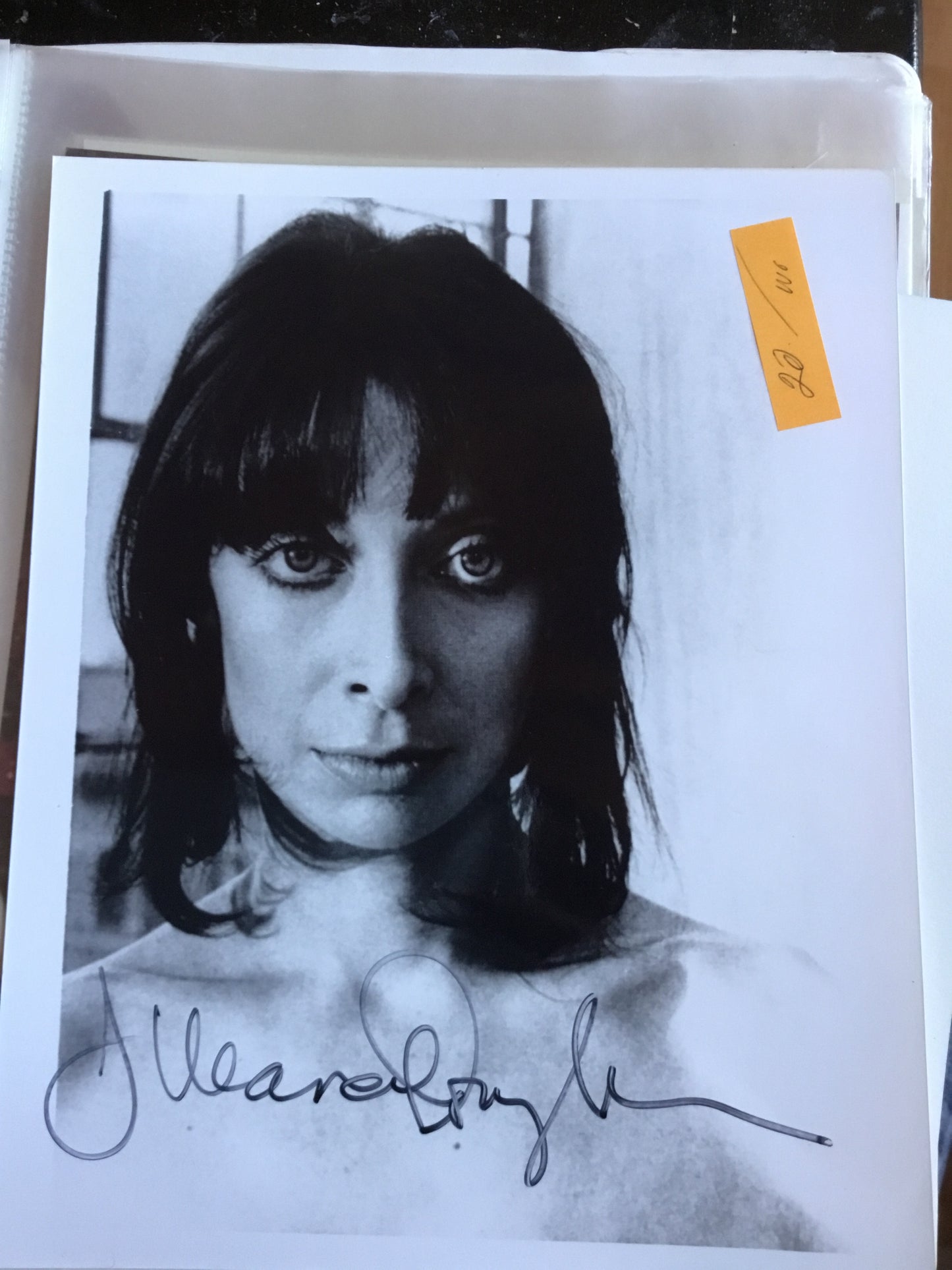 Ileana Douglas, autograph