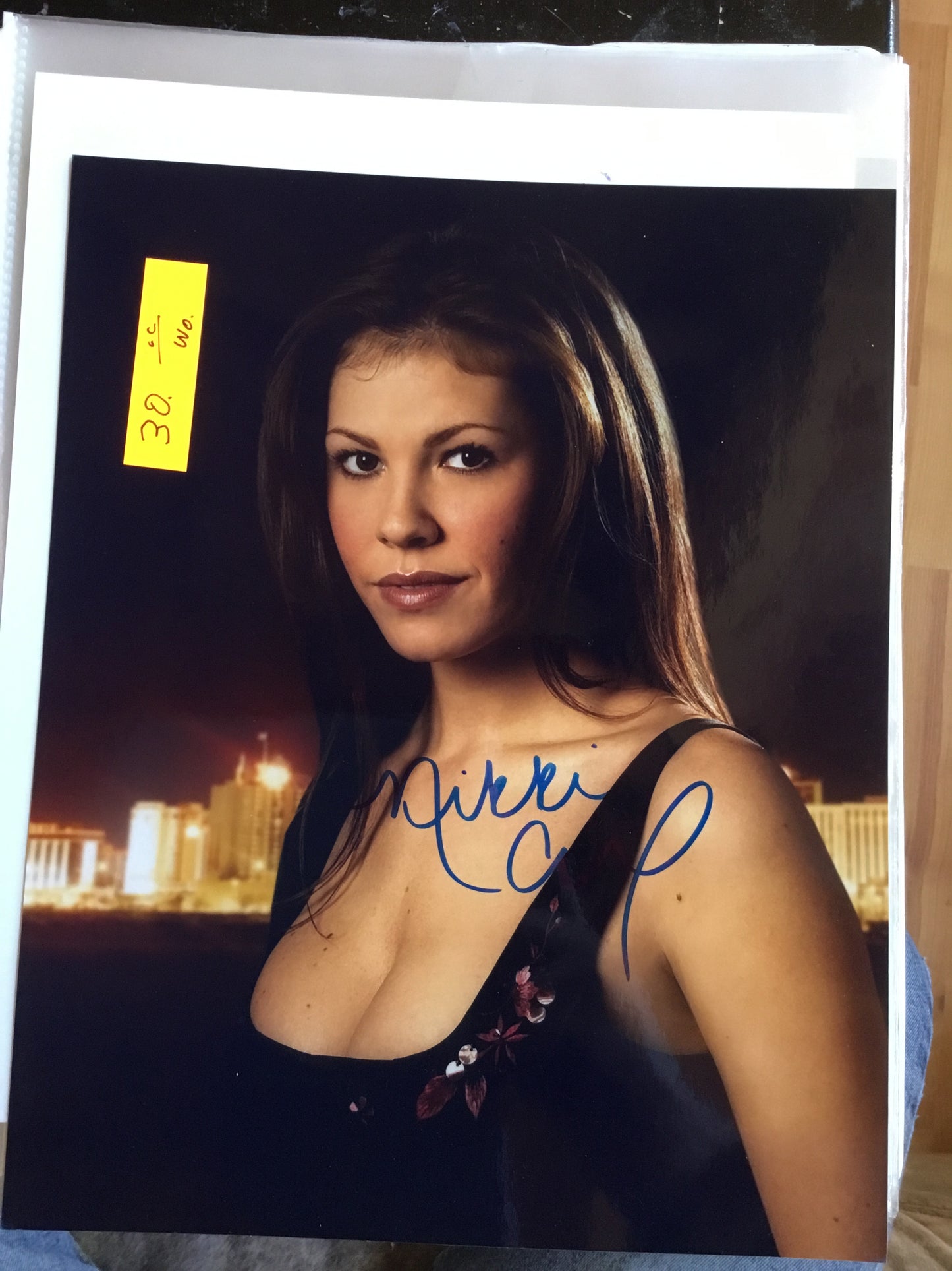 Nikki Cox, Windy City Heat, autograph