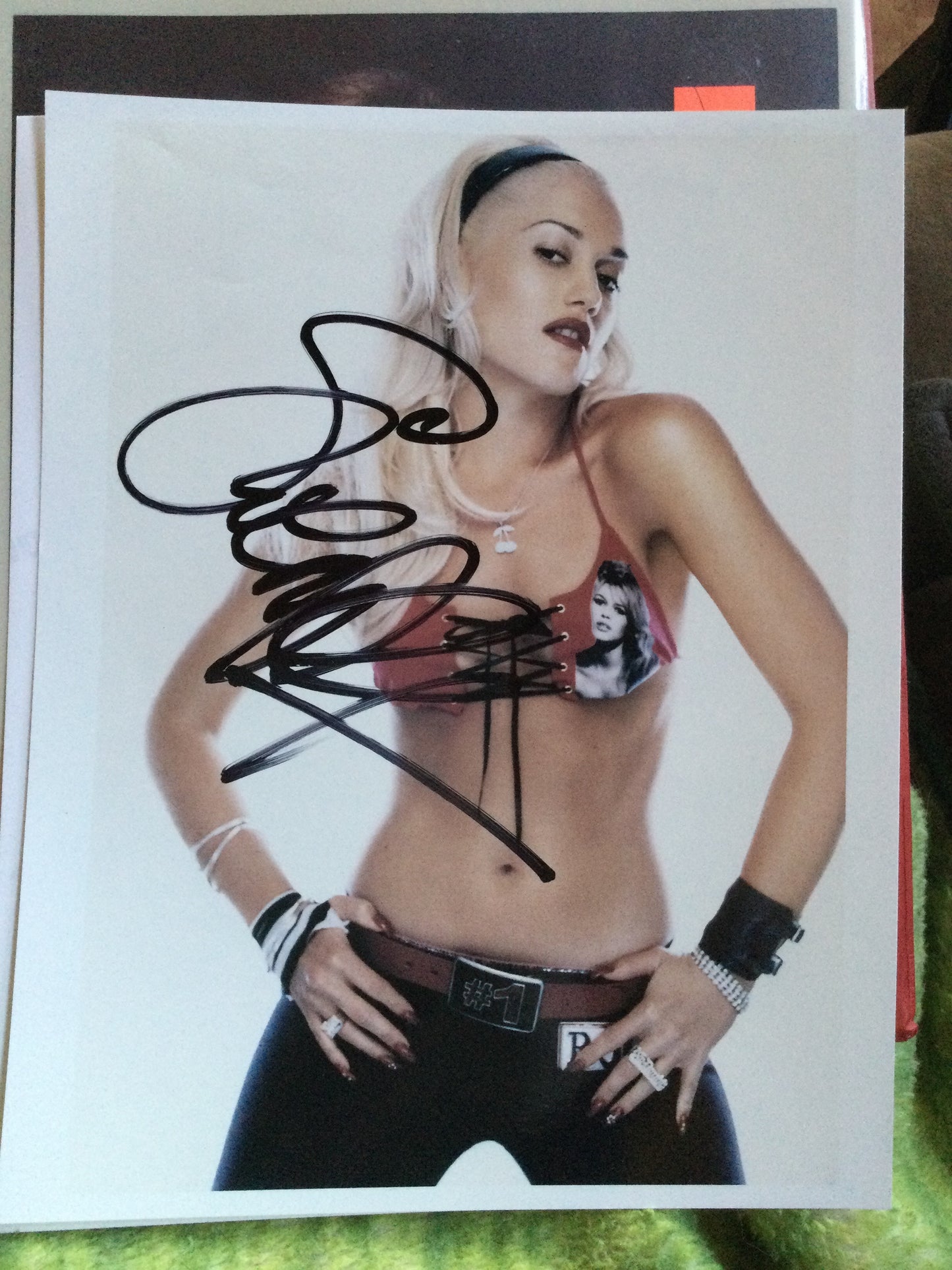 GWEN STEFANI, autograph