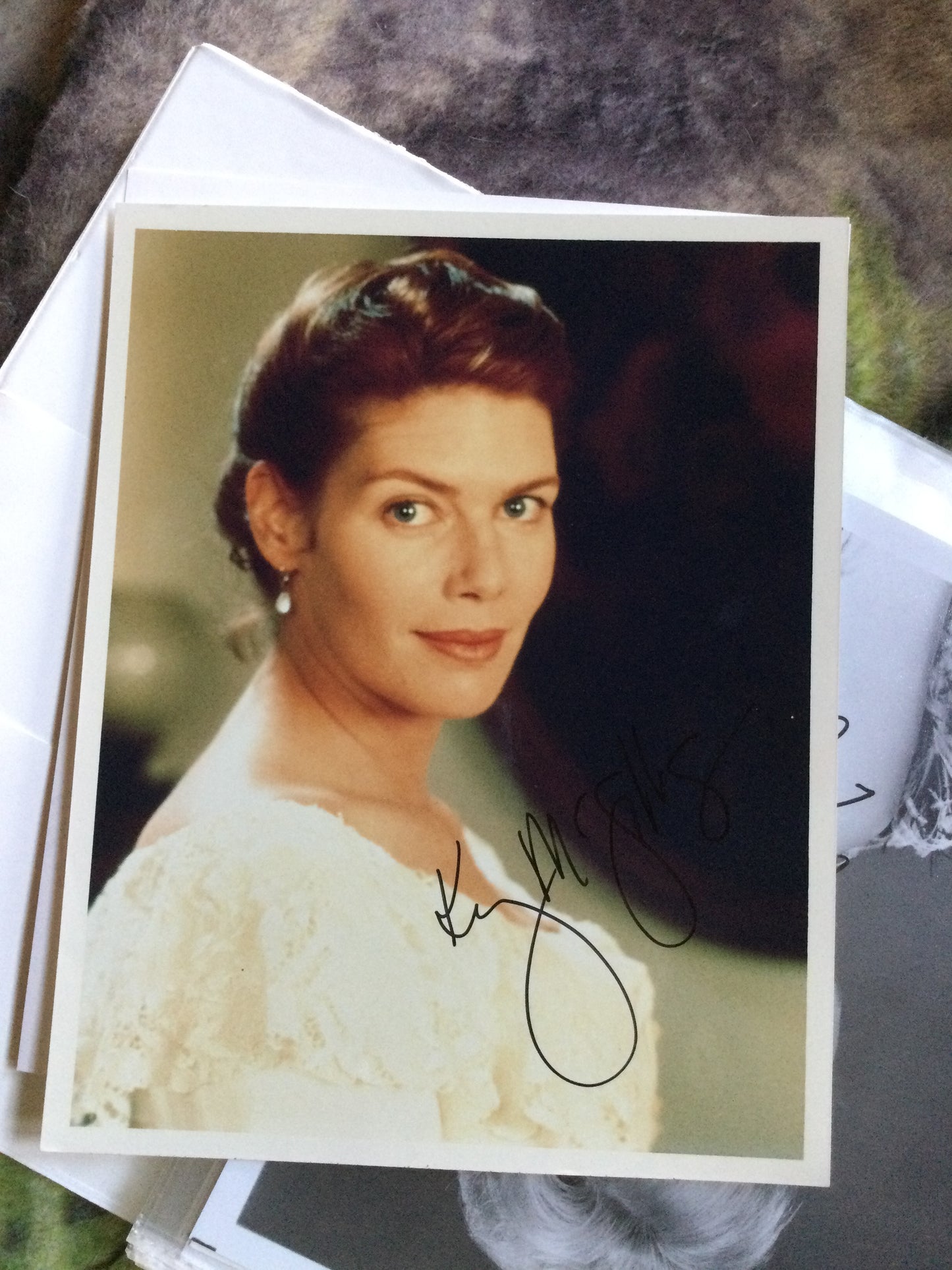 KELLY McGILLIS, Autograph