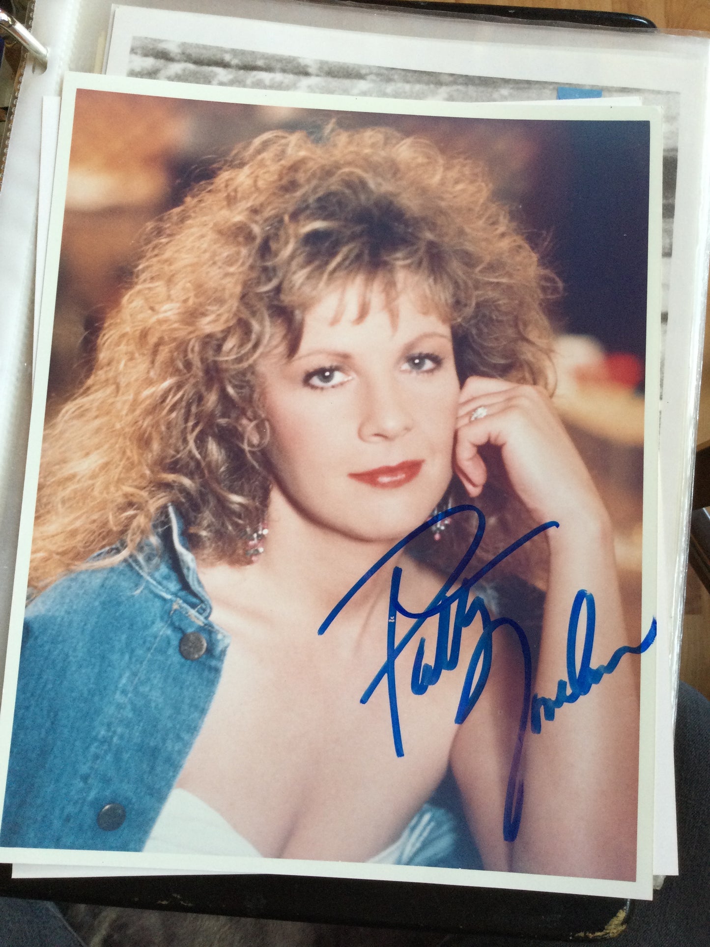 PATTY LOVELESS, singer, autograph