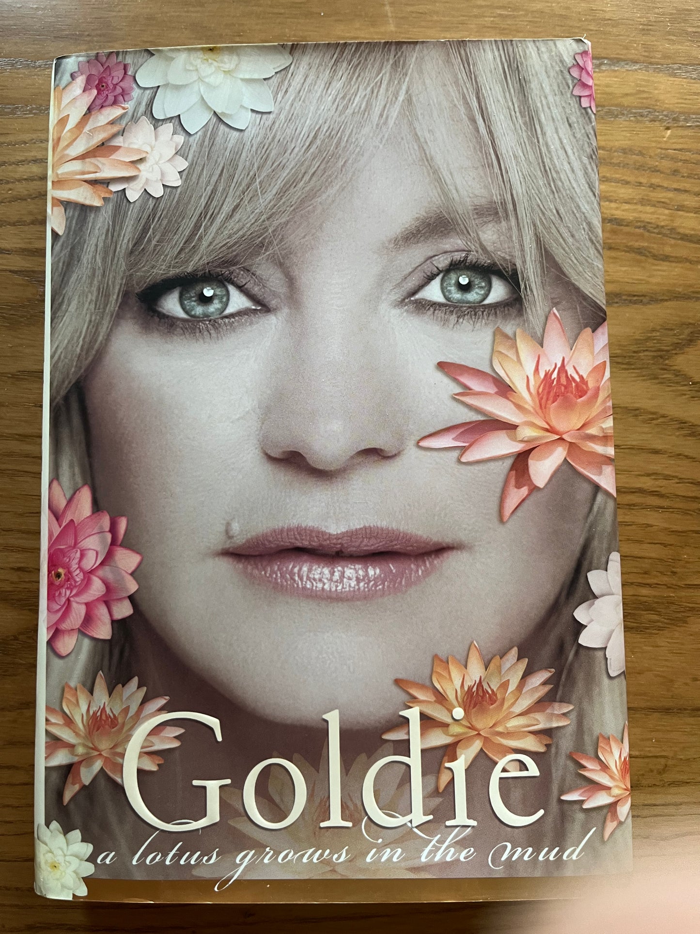 GOLDIE HAWN (autographed book)