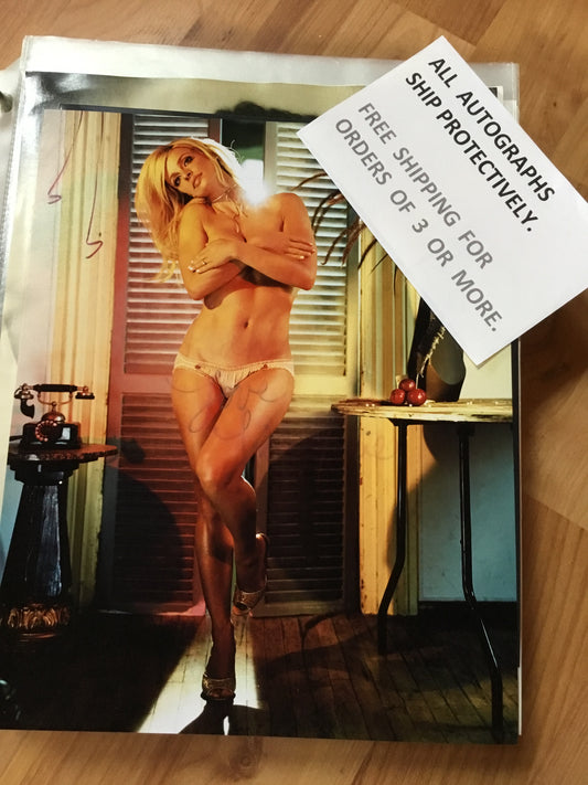 Lisa Marie autograph