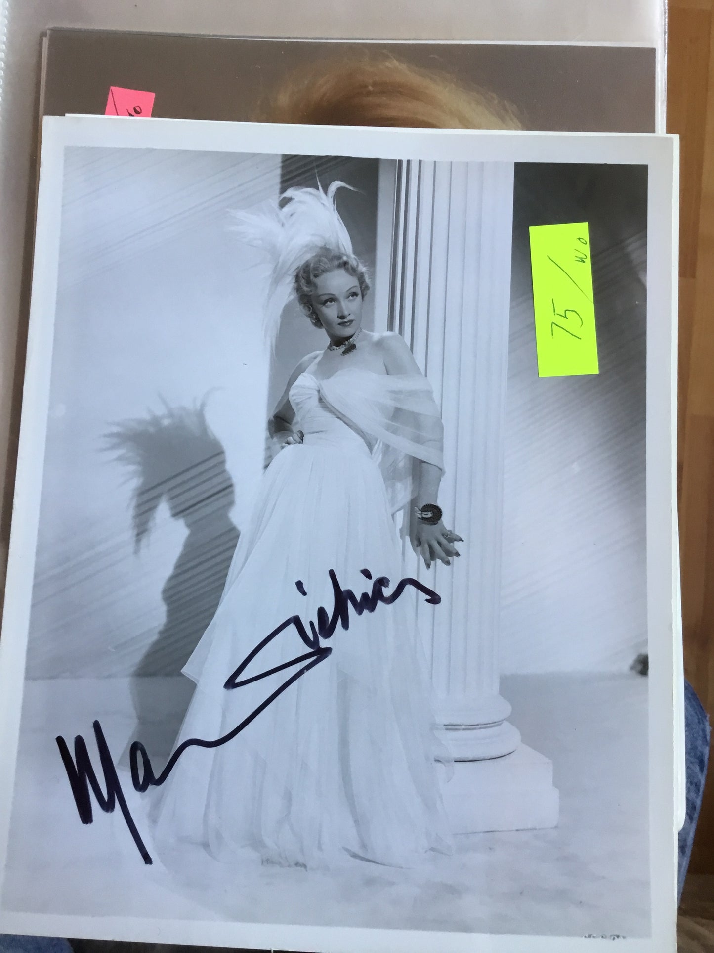 Marlene Dietrich, autograph