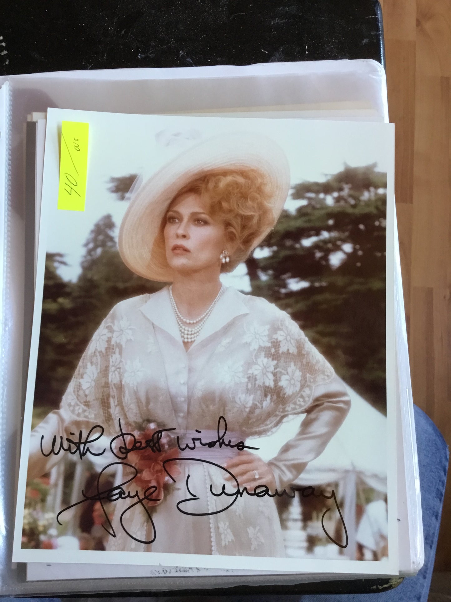 Faye Dunaway, autograph